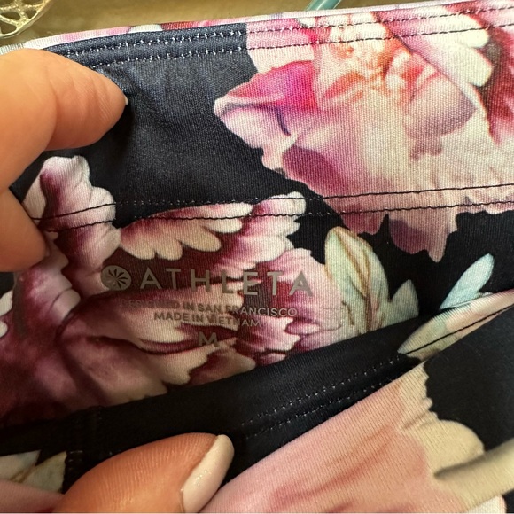 Athleta Run Free Pink Black Floral 7/8 Leggings Running Yoga Sz M - Picture 4 of 8